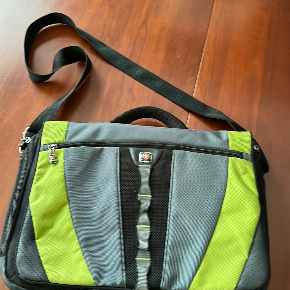 Swiss Gear Laptop Messenger Bag Jupiter Green/Black Business Professional.